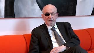 Salman Rushdie urges a fight for freedom of speech