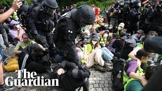 German riot police clash with protesters attempting to block far-right AfD conference