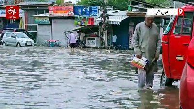 سرینگر میں موسلا دھار بارش سے کئی علاقے زیر آب