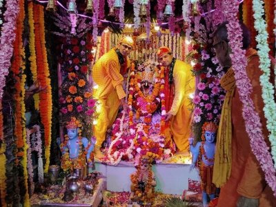 अलौकिक विवाह के साक्षी बने सैकड़ों श्रद्धालु महिला-पुरूष