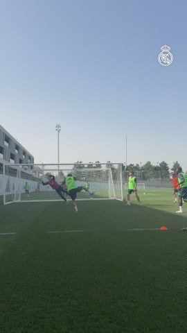 Arda Güler marca un golazo en el entrenamiento y la reacción de Gonzalo es imperdible