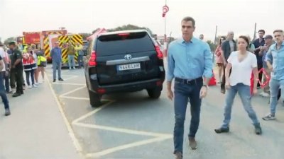 El tenso saludo entre Pedro Sánchez y Ayuso en la visita del Presidente