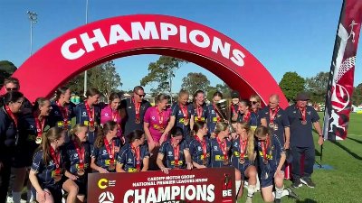 New Lambton celebrate winning the NPLW NNSW grand final