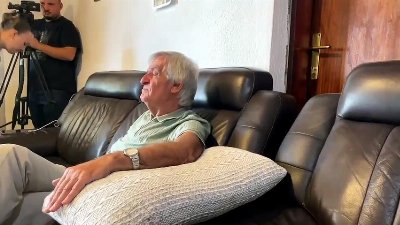 Vëllai i Jakup Krasniqi përcjell seancën në Hagë