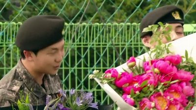 K-pop: RM et V du groupe BTS sont libérés de leur service militaire