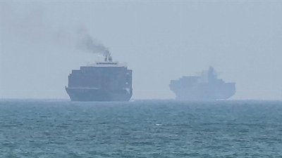 Fresh Strikes Threaten US Iran Talks