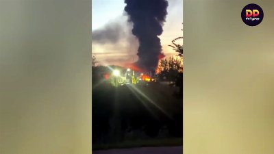 Más de 400 drones volaron hacia Moscú: arden el mayor almacén de Wildberries y un depósito de petróleo