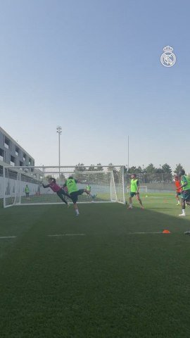 Golazo de Güler en el entrenamiento del Madrid