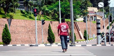 Abanyamaguru n’abatwara ibinyabiziga barebana ikijisho | Feux Rouge | Ni bande bica amategeko?