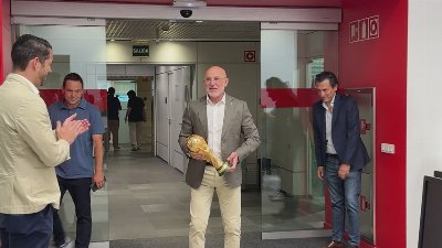 Luis de la Fuente visita el DIARIO AS tras ser CAMPEÓN del MUNDO