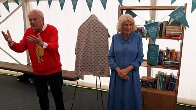 Queen chooses four books for her ‘Reading Room’